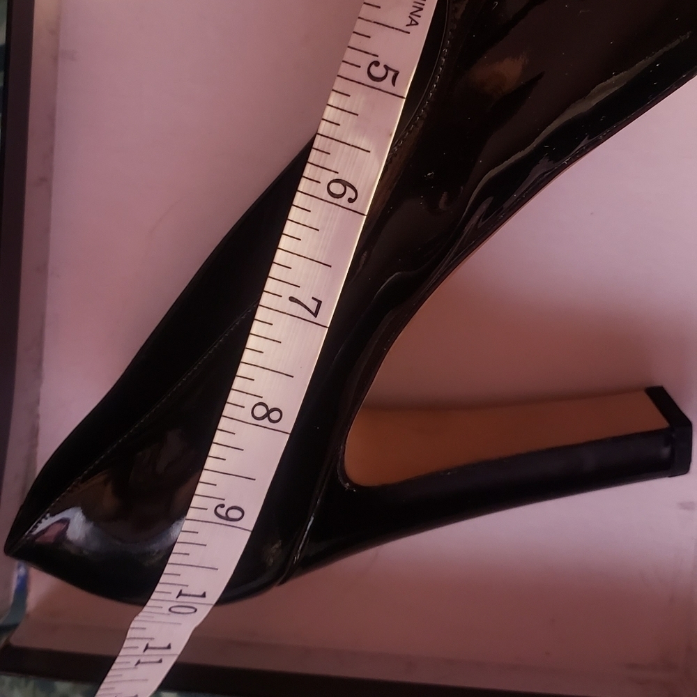 CHANEL black paten leather pumps - Picture 8 of 10